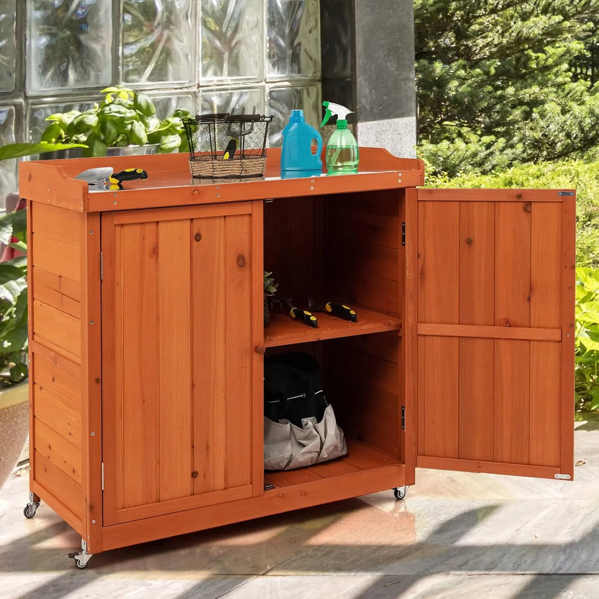 Geräteschuppen Costway, Schuppen Schrank, Gartenschrank Holz, Maße 98,5x48x100cm, Stahl-Platte, Lagerschrank Garten, Geräteschrank auf Rollen
